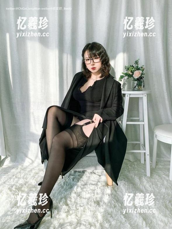皮皮奶可可爱了啦 冲着皮皮奶可可爱了啦的美图,我开始期待每一部‘剧情’的更新了。