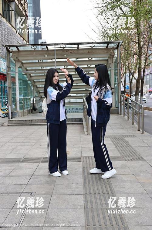 秀人网 - 安妮Tess的吊带作品：分享轻轻一撩，恍惚的美好时光