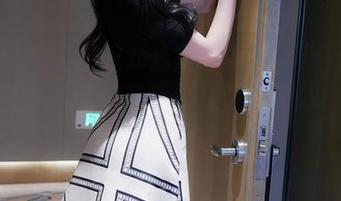 秀人网 – 白浅浅办公室更新：工作日也能是时尚日，这组写真真是让人惊叹——哪里来的灵感？