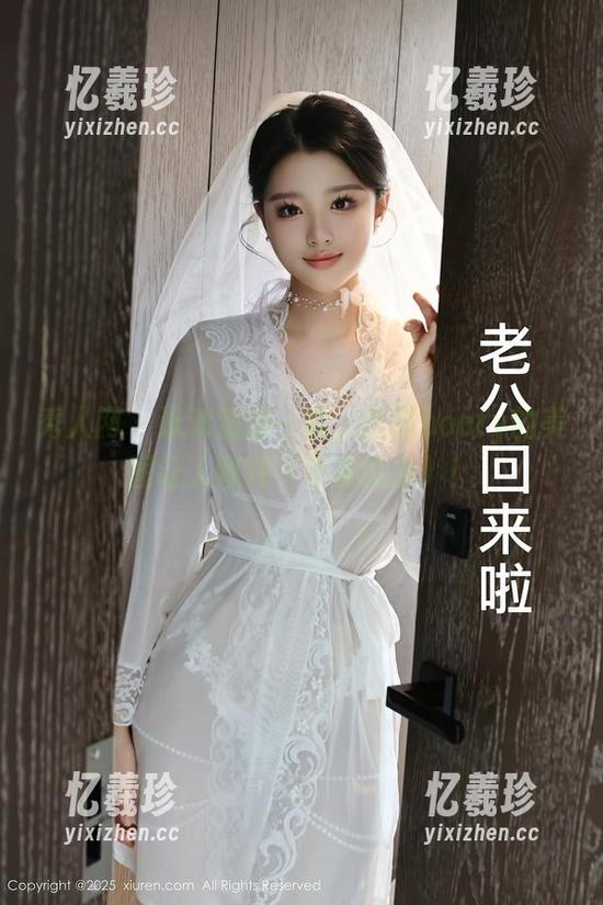 秀人网-芝芝booty 秀人网 - 泳池清凉一夏,芝芝booty的美图让人冒汗(不是说水)!