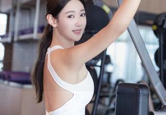 秀人网 – 哈哈，金BABY吖女友的高清图包，这可是让你见证‘绝世好身材’的机会哦！