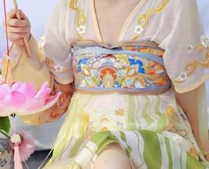 绮梦摄影 – 最新曝光！露露夏天的作品，竟然让我心猿意马。