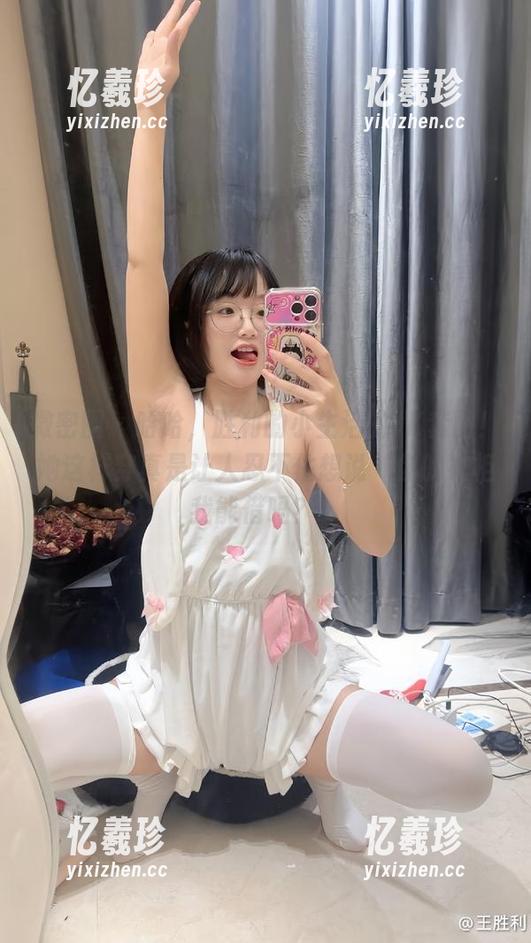微密圈 - 哈哈，胜利的小生活的JK套图！她这样穿真是让人忍不住想说‘你的衣柜我能借吗？’