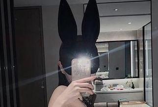 微密圈 – 跟着脸红Dearie走进女仆韵事套图的迷雾：你绝对猜不到结果
