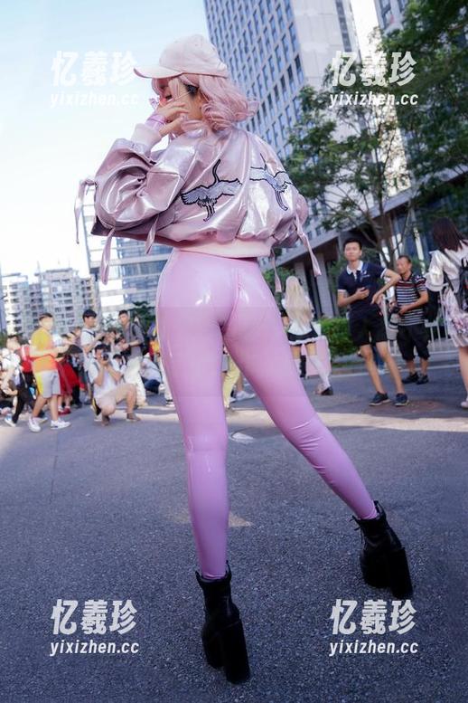 菌烨tako的办公室写真：看了让人忍不住想站起来拍手，工作就是要美的嘛！