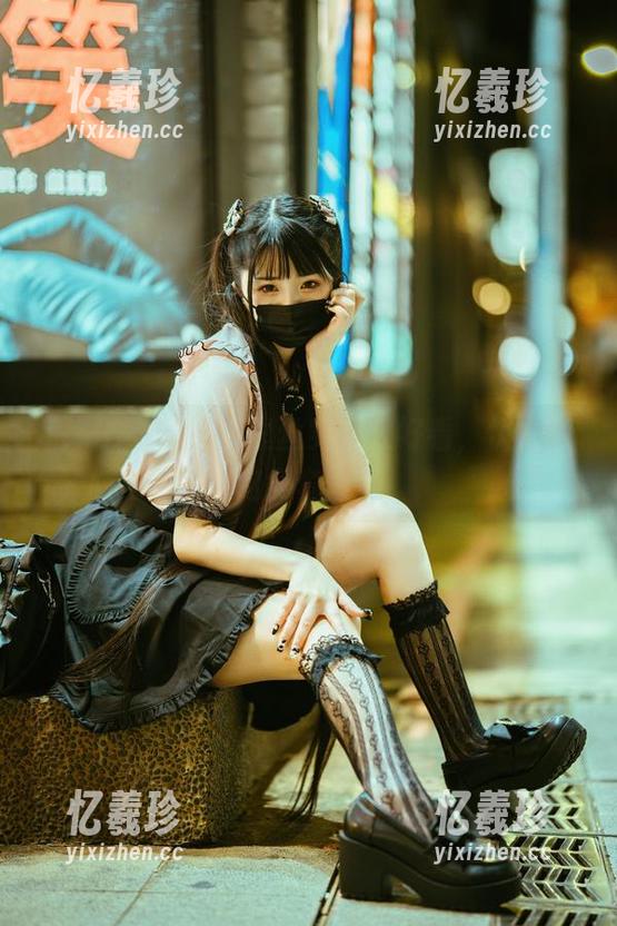 落落Raku 落落Raku的裤里丝实在太好看,快来看看这全套图片!