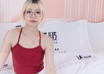 袜啵啵 – 下载稚予的白色蕾丝丝袜：你在看，而我在心碎！