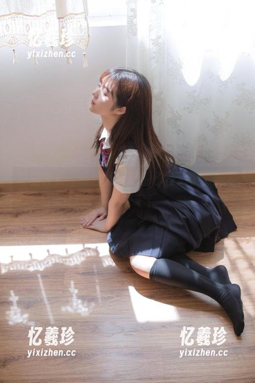 制服诱惑：镜酱私奔后的那些趣事，新写真集来袭！