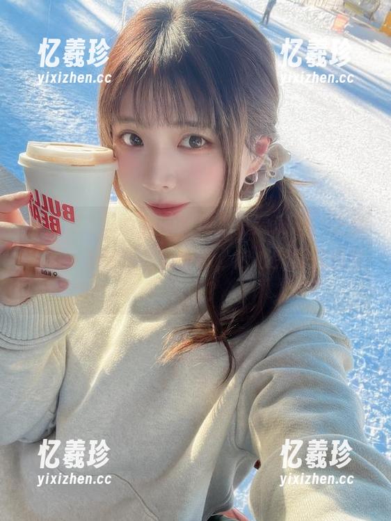 “闪月半”女孩的图库，资源满满，让我想象一下她背后的故事，内心究竟在想什么呢？