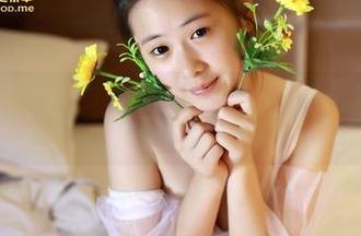 青豆客 – 从AZHUA的透明写真合集看生活：透过镜头，就像透过你我