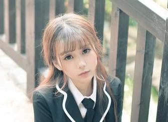 青豆客 – 当护士遇上珍妮花：这组写真让人心跳加速，急需‘抢救’！