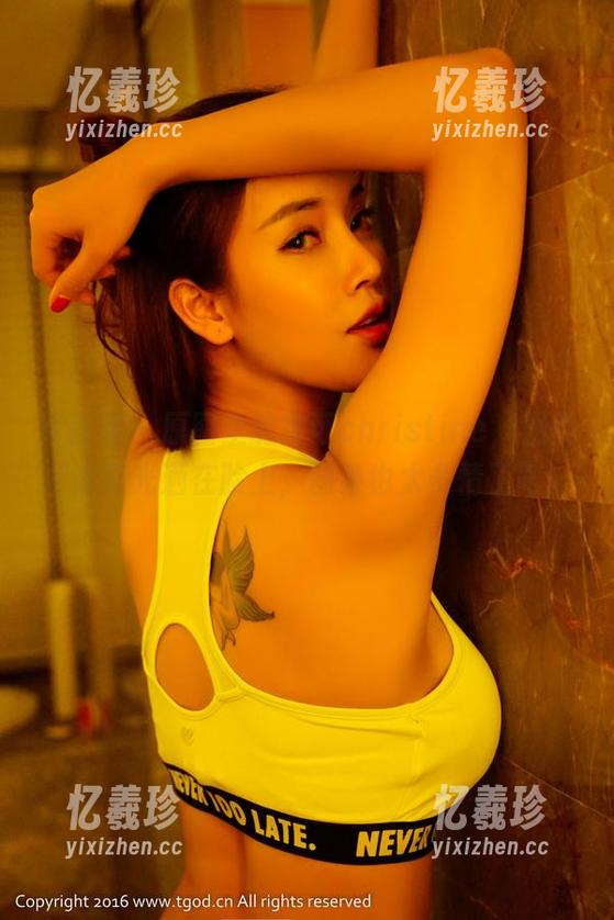 青豆客-黄可christine 青豆客 - 原图里的黄可christine,温柔得像阳光洒在脸上,图集也太多情了吧。