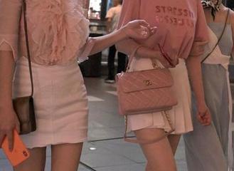 魔镜街拍 – 在寒风中耀眼如星：婷婷的圣诞肉丝美人资源集，我愿你也能冻得风姿绰约！