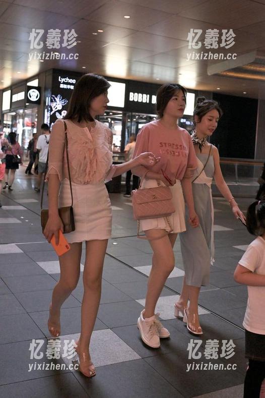 魔镜街拍 - 在寒风中耀眼如星：婷婷的圣诞肉丝美人资源集，我愿你也能冻得风姿绰约！