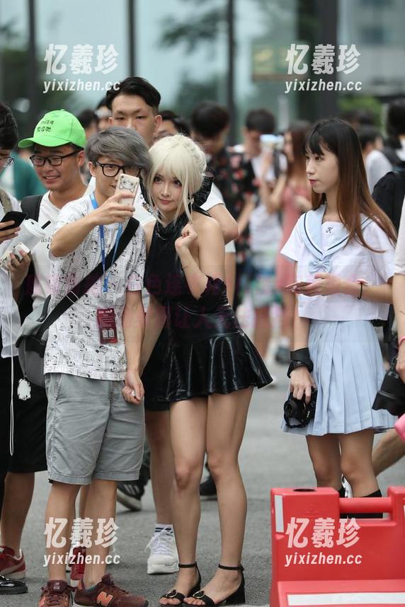魔镜街拍-楼楼 魔镜街拍 - 白色连衣裙+楼楼=完美组合,精选美图让人无法抵挡!